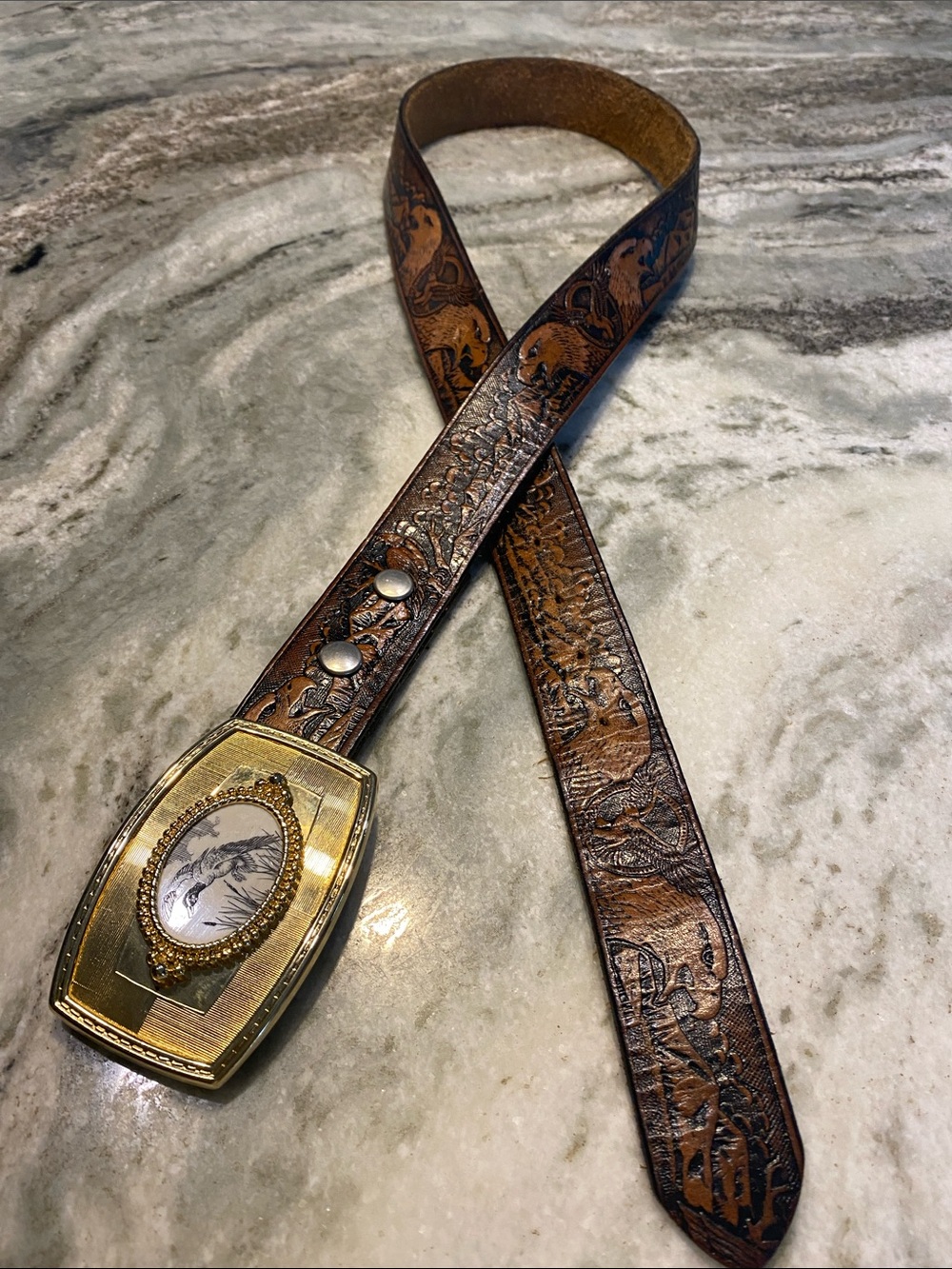 VTG western eagle embossed leather belt with ornate goldtone duck buckle Size 42